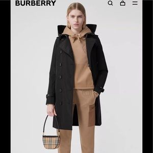 Burberry womens taffeta Kensington trench coat. Size 8